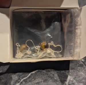 Avon sterling silver Genuine cat eye earrings new in box